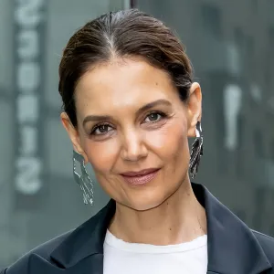 NEW YORK, NEW YORK - FEBRUARY 06: Actress Katie Holmes is seen arriving to the Christian Siriano Fall/Winter 2025 fashion show at Chelsea Industrial on February 06, 2025 in New York City. (Photo by Gilbert Carrasquillo/GC Images)