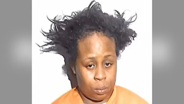 Mom Arrested After Leaving 7 Kids Locked in Car While She Gambled at Internet Cafe