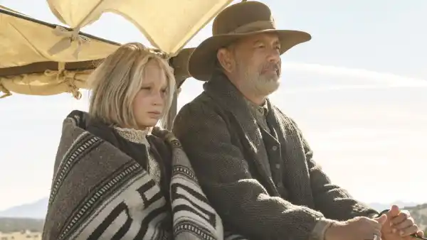 Helena Zengel and Tom Hanks in News of the World