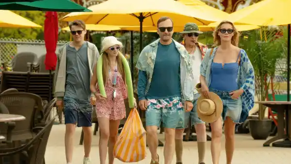 Gage Munroe, Paisley Cadorath, Bob Odenkirk, Christopher Lloyd and Connie Nielsen in Nobody 2