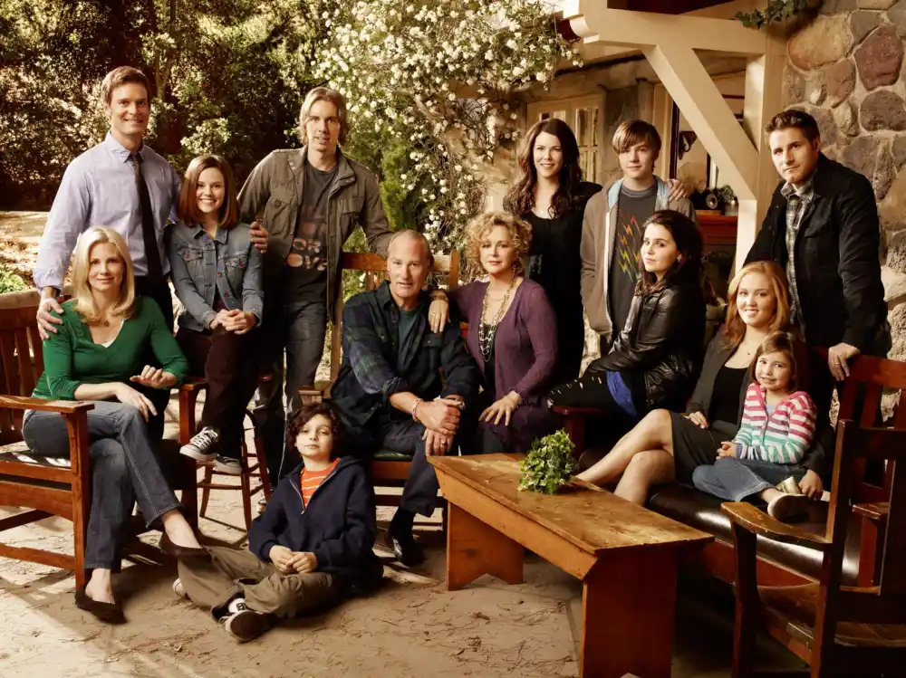 Parenthood Miles Heizer Confirms Hes Down for a Braverman Family Reunion 11 Years After Finale