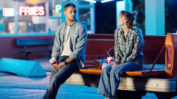 Tyriq Withers and Maika Monroe in Reminders of Him