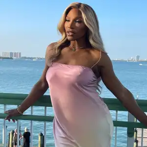 Serena Williams Goes Braless Underneath a Pink Silk Dress After Weight Loss