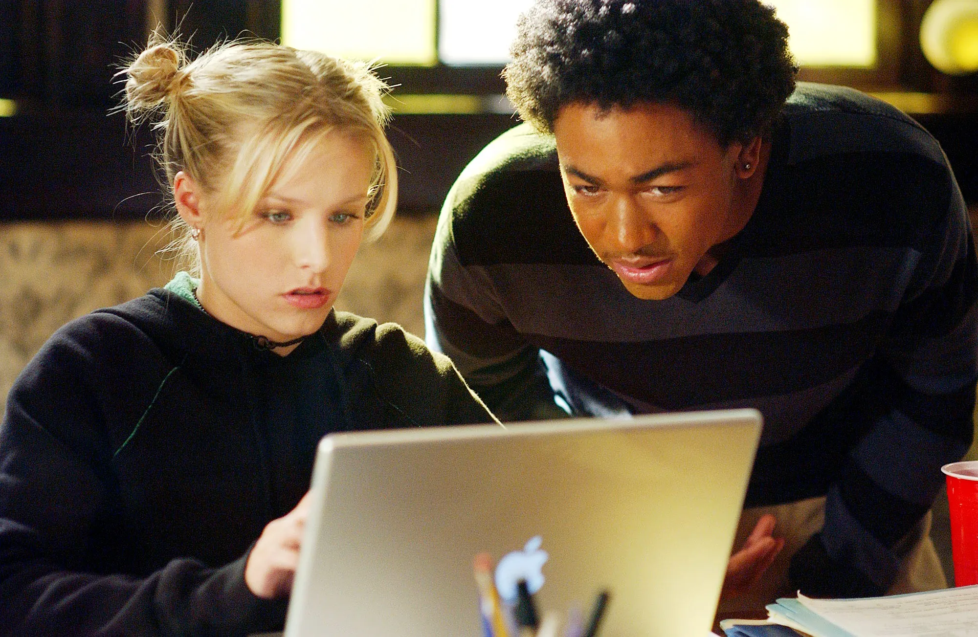 Kristen Bell and Percy Daggs III in Veronica Mars season 2
