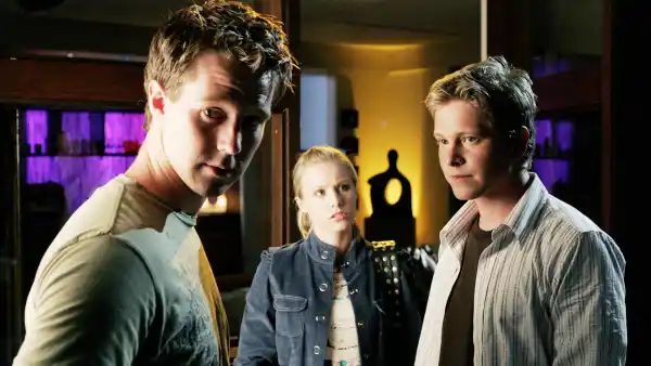 Jason Dohring, Kristen Bell and Matt Czuchry in Veronica Mars