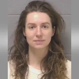 Woman Gave Father of Her Children a Massage Before She Killed Him and His Parents