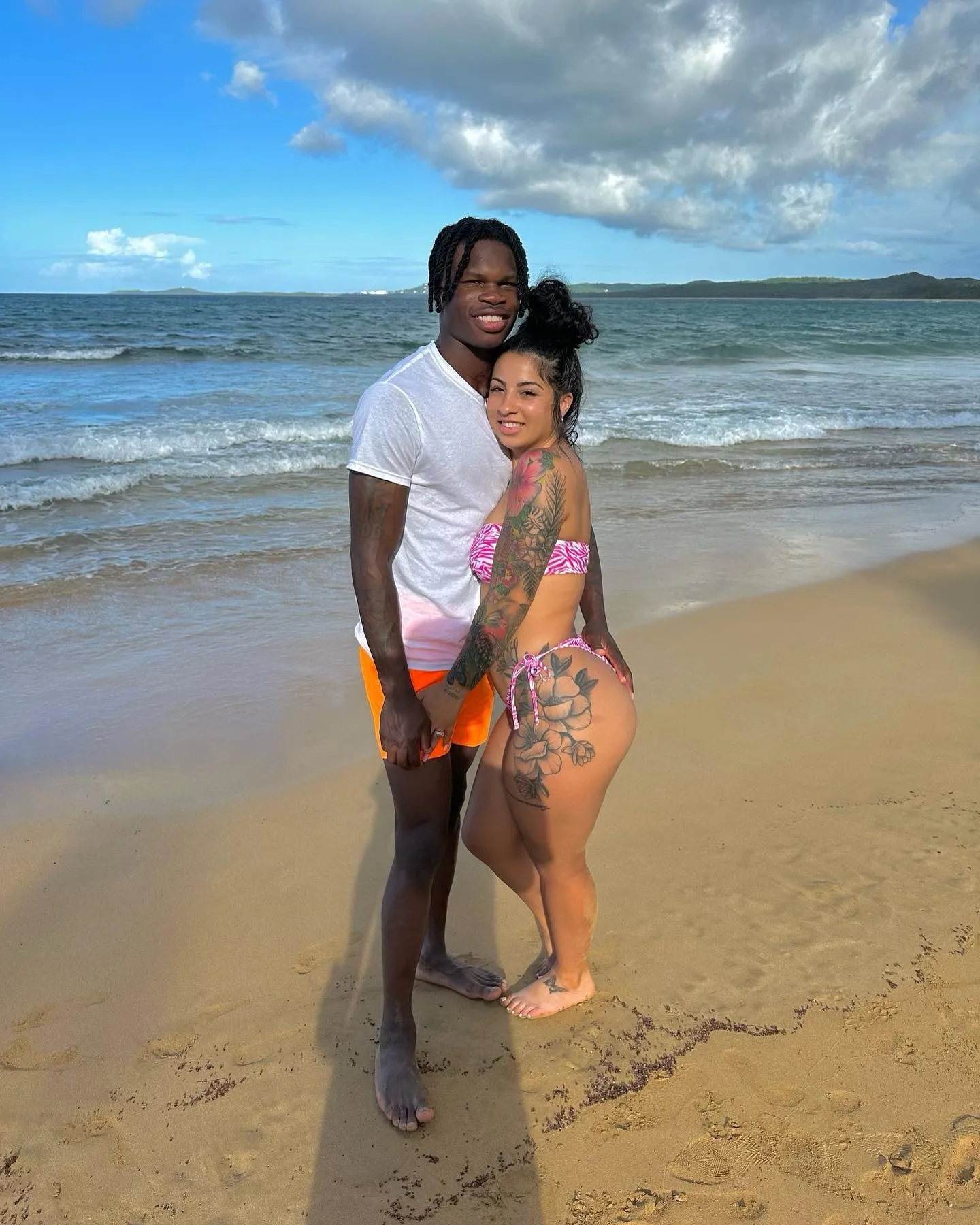 Travis Hunters Wife Has Hilarious Advice for Attention Whore WAGs at Draft