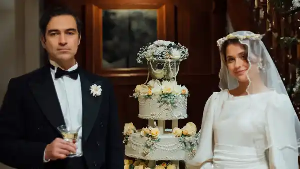 Alfonso Herrera y Nicole Wallace