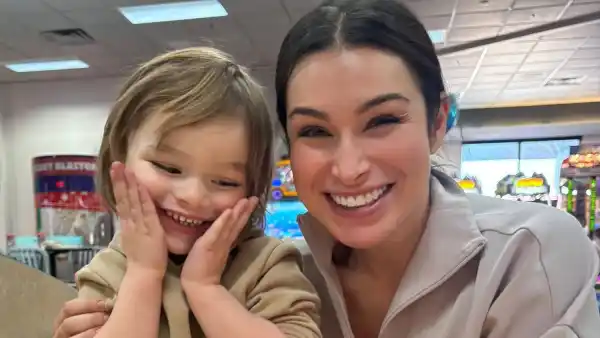 Ashley-Iaconetti-and-son-Dawson_1769887000_3822410254999717556_14050941