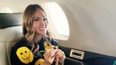 Carrie Underwood They Pass Time With Hobbies During Flights Just Like Us