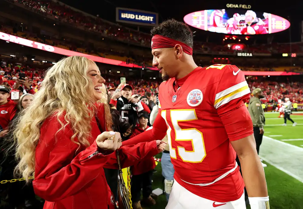 Chiefs Star Patrick Mahomes Shows Intense Scar on His Knee