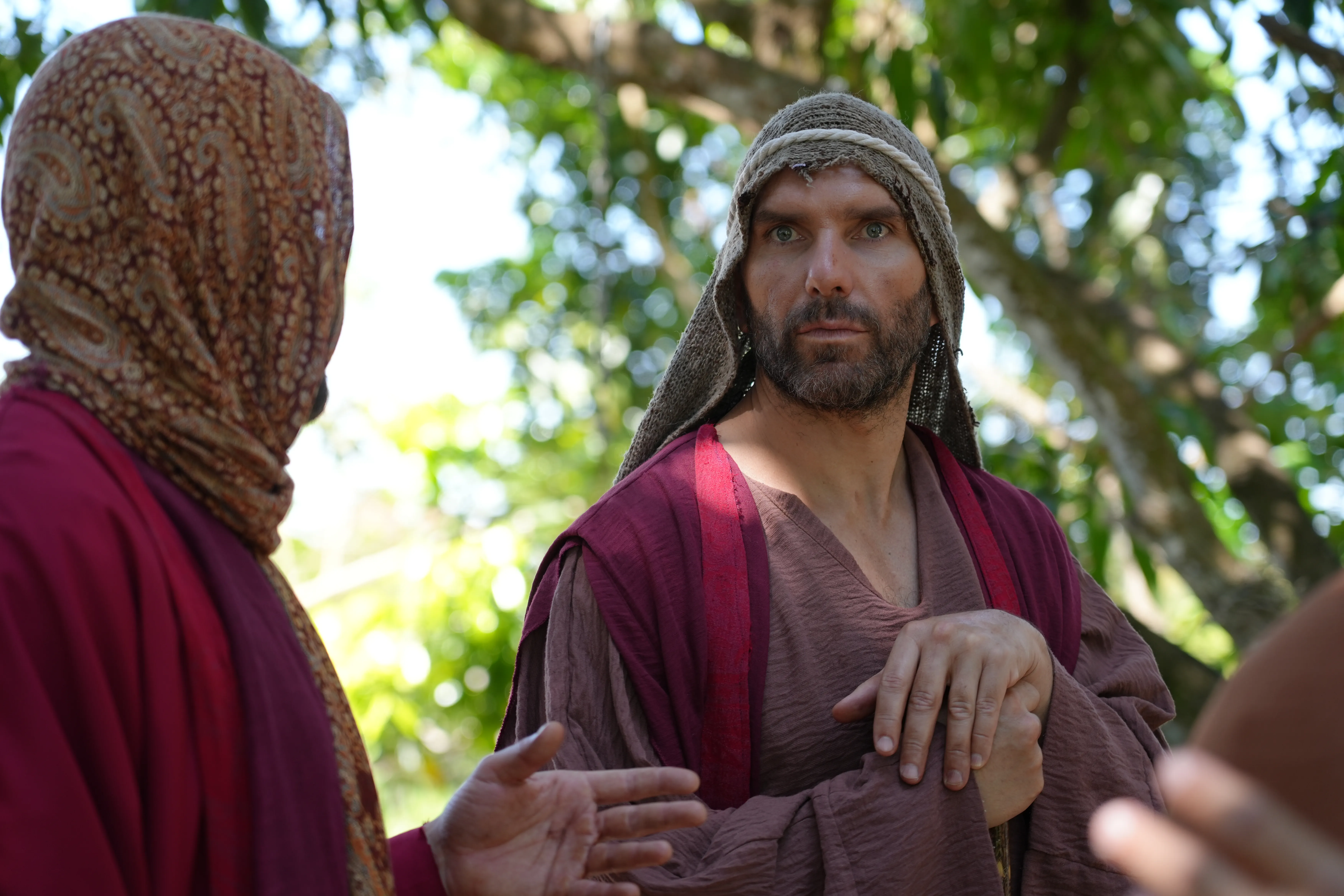 Arap Bethke interpreta al Apóstol Pedro.