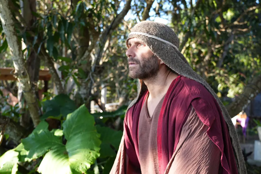 Arap Bethke interpreta al Ap&oacute;stol Pedro.