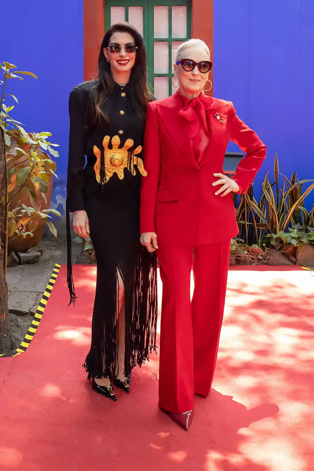 Fans Spot Apparent Editing Error in Devil Wears Prada 2 Trailer as Anne Hathaway Crosses the Street