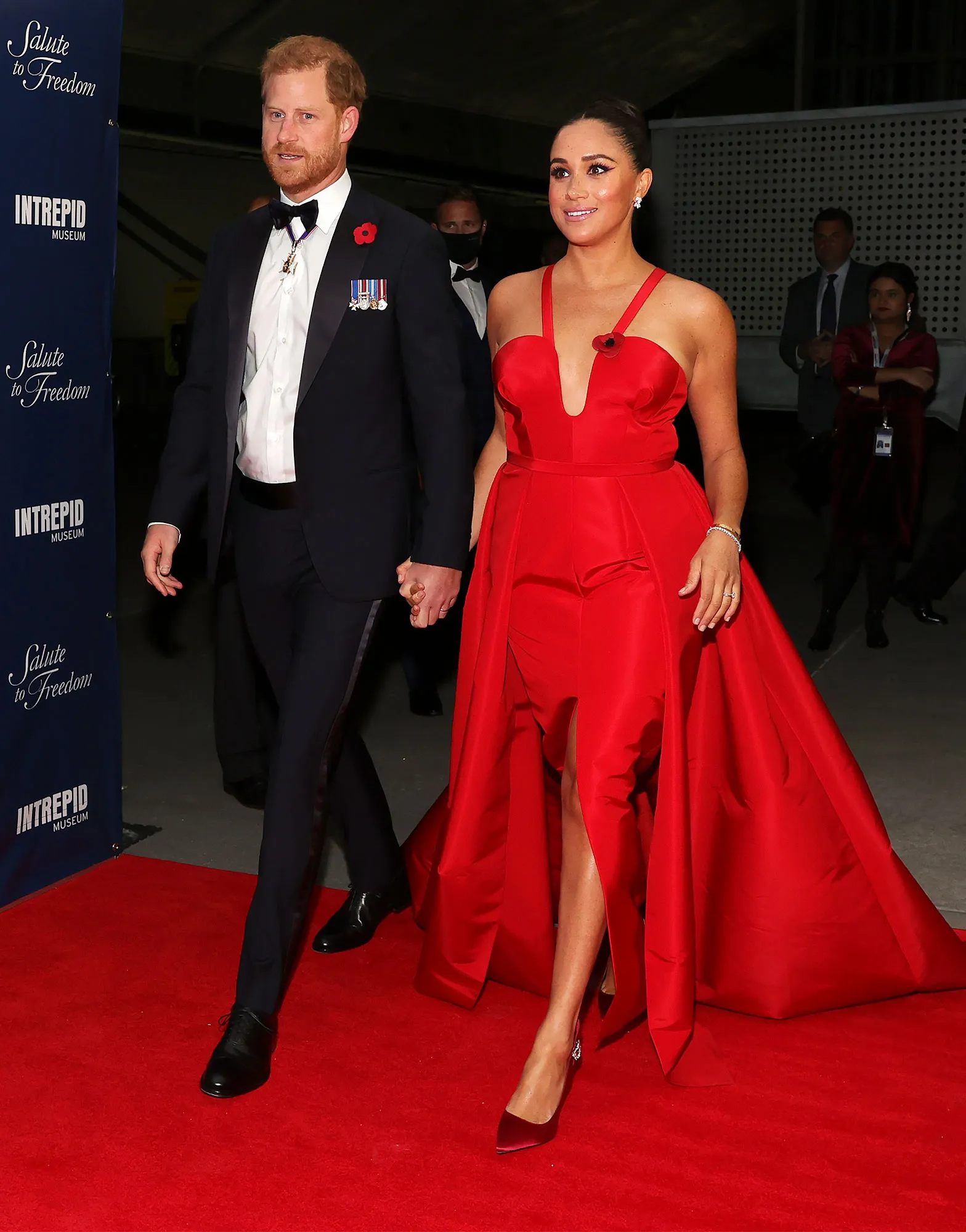 Feature Meghan Markle and Prince Harry 2616 Luxury Handbag Shopping Cover Story