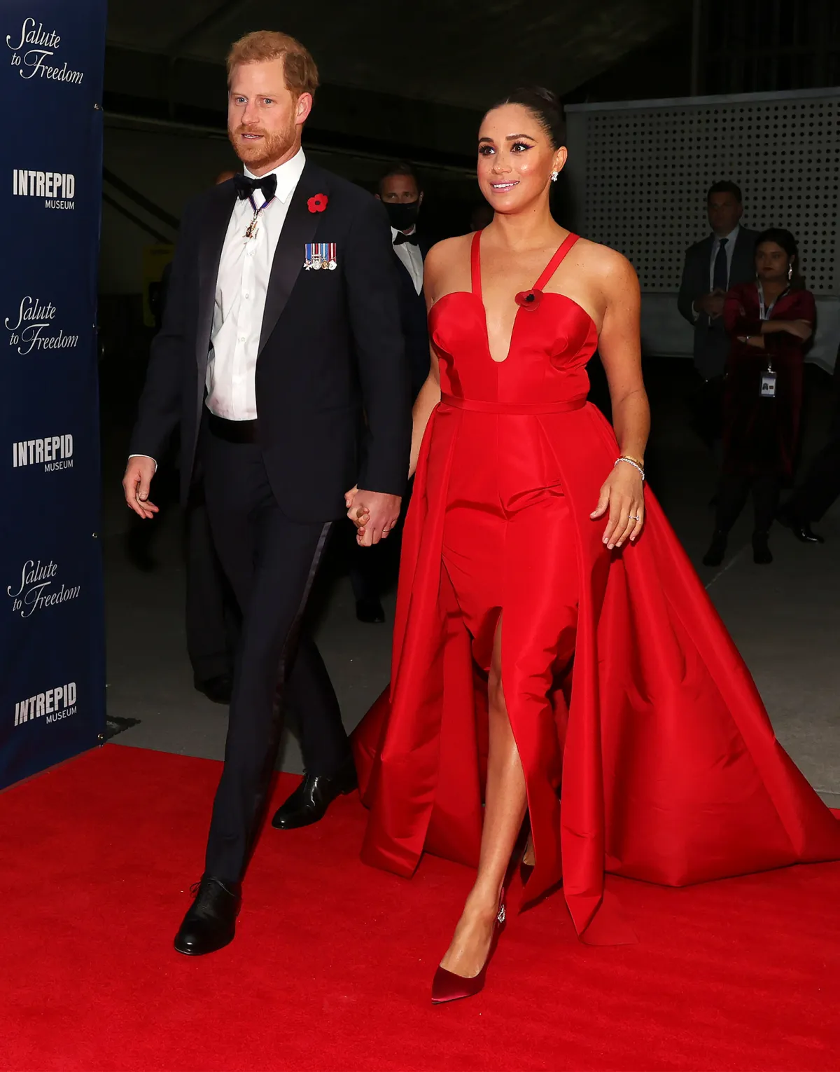 Feature Meghan Markle and Prince Harry 2616 Luxury Handbag Shopping Cover Story