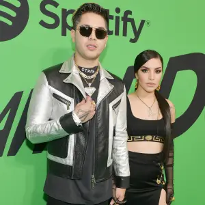 Juan De Dios Pantoja y Kimberly Loaiza.