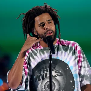 GettyImages-1341038896-Rapper-J-Cole-Signs-Pro-Contract-to-Play-in-the-Chinese-Basketball-Association