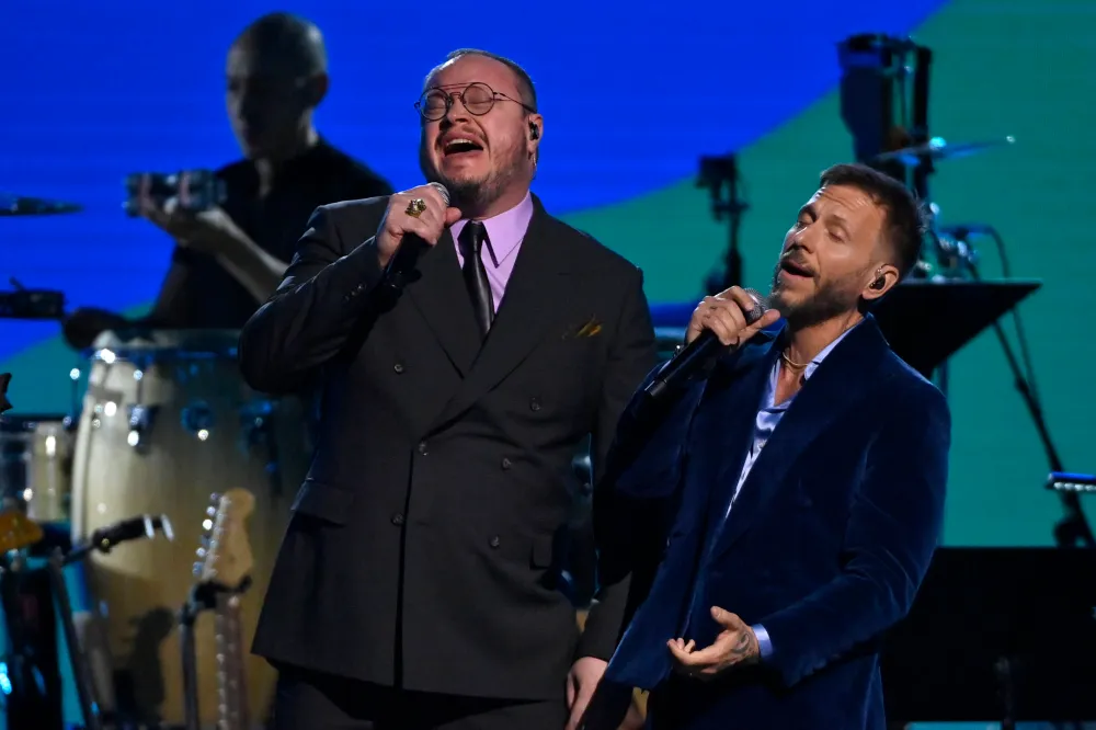 Leonel Garc&iacute;a y Noel Schajris, 'Sin Bandera'.