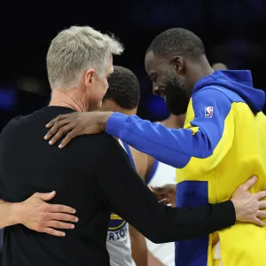 GettyImages-2271869429 Steve Kerr with Curry and Green