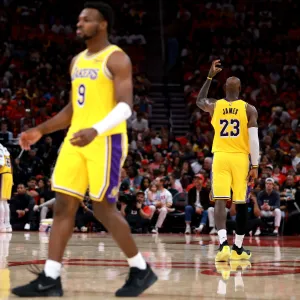 GettyImages-2273038436 Bronny and LeBron