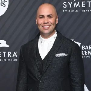 GettyImages-886612628 Carlos Beltran Drew Fake Hair on His Head 10 Years Ago