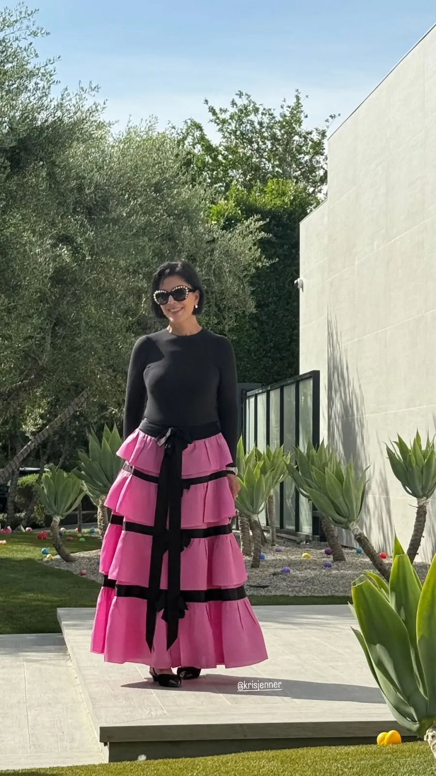 Kourtney-Kardashian-Pic-of-Kris-Jenner_3868790981022353146