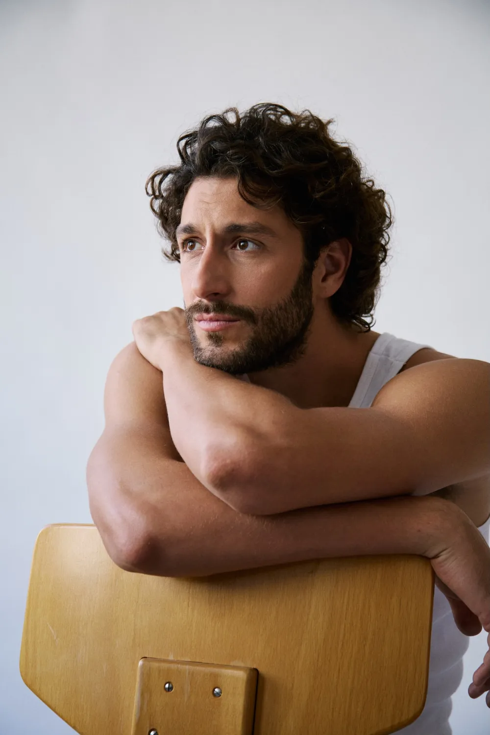 Lorenzo de Moor Reveals What Working With Super Charming Rege-Jean Page Is Really Like. carolinasosaabo