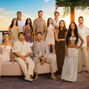 Summer-House-10-Cast-NUP_208885_08000