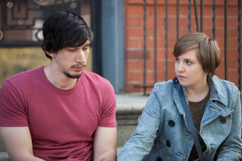 Lena Dunham afirma que casi 'cruz&oacute;' la l&iacute;nea con Adam Driver, de la serie Girls