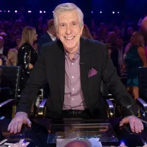 Tom-Bergeron-DWTS-180032_EM105246