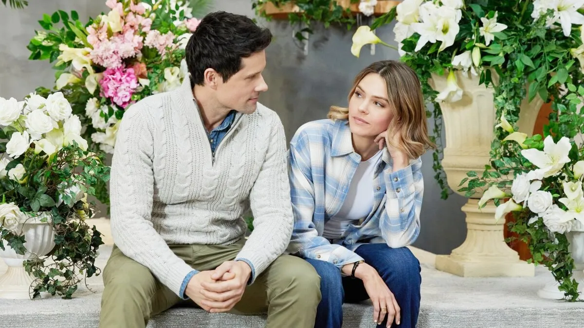 Benjamin Hollingsworth and Aimee Teegarden in An Easter Bloom