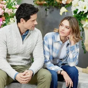 Benjamin Hollingsworth and Aimee Teegarden in An Easter Bloom