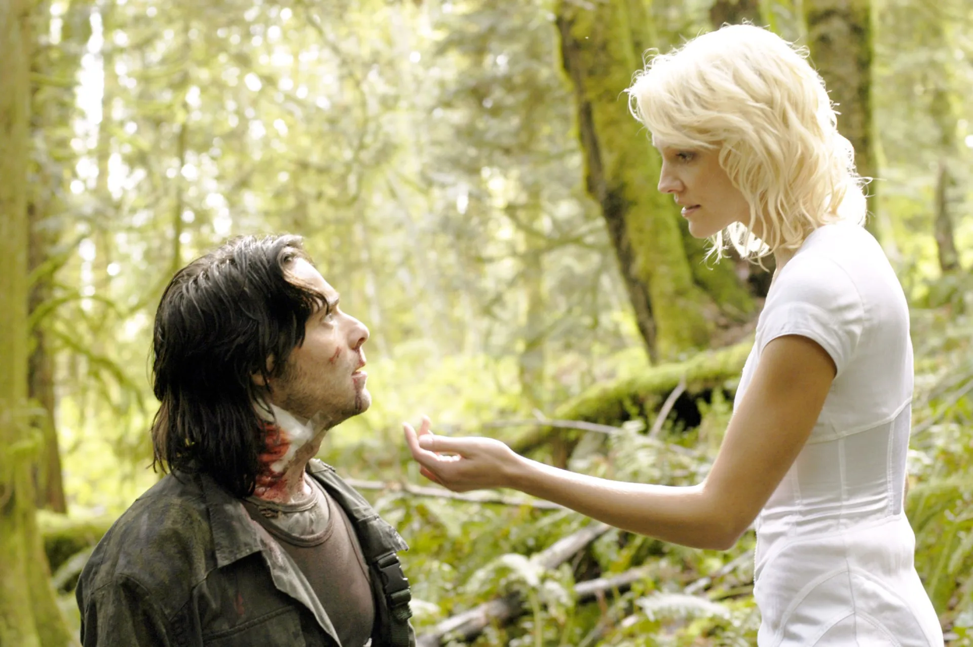 James Callis and Tricia Helfer in Battlestar Galactica season 2
