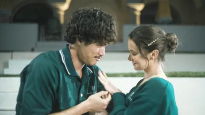 Charles Melton as Austin Davis and Cailee Spaeny as Ashley Miller in Beef season 2