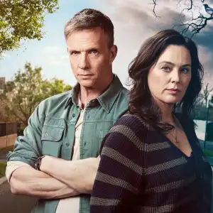 Rupert Penry-Jones and Jill Halfpenny in The Feud on Shelbury Drive