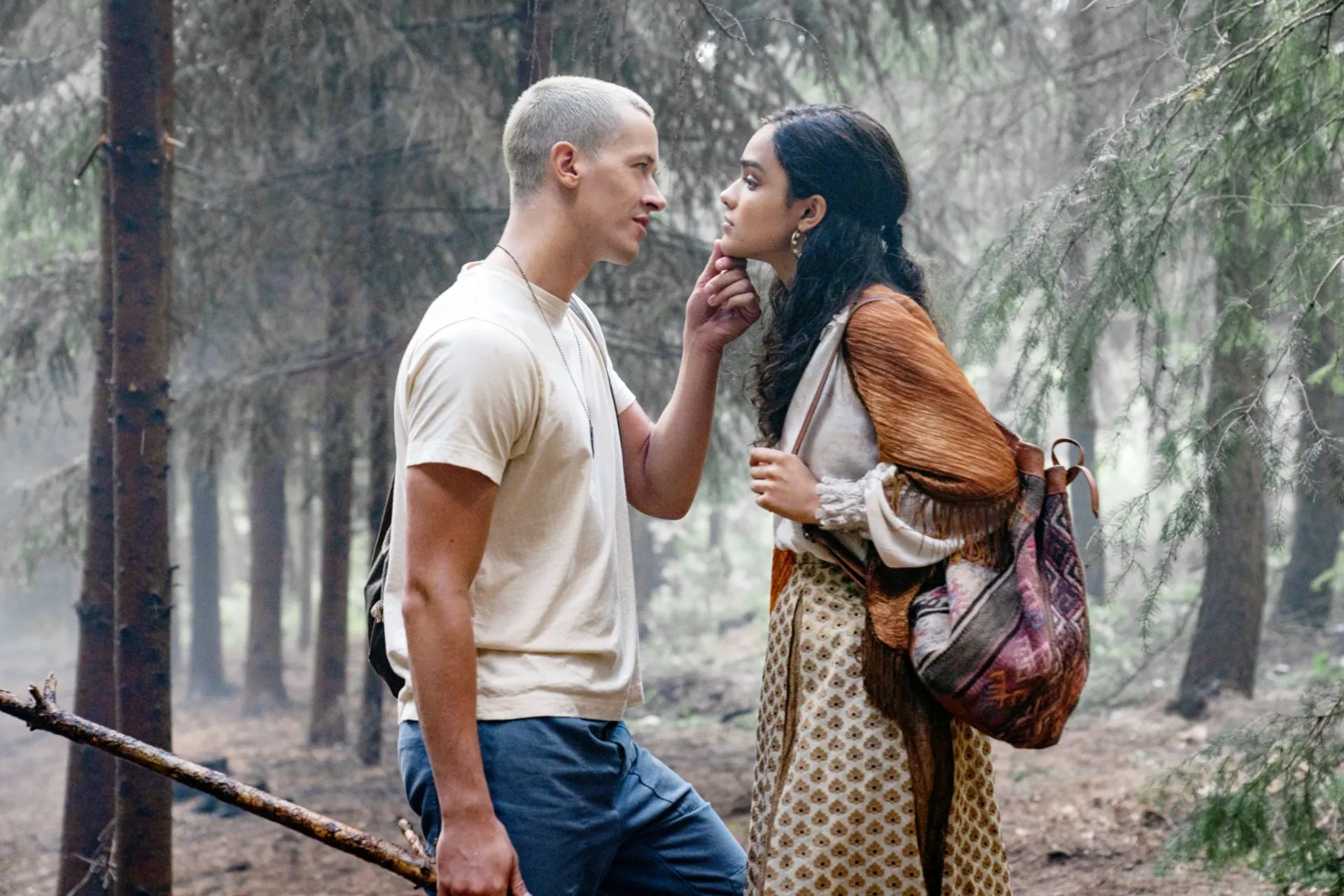 Tom Blyth and Rachel Zegler and in The Hunger Games: The Ballad of Songbirds & Snakes