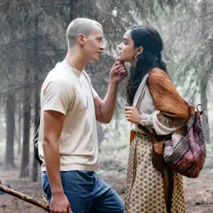 Tom Blyth and Rachel Zegler and in The Hunger Games: The Ballad of Songbirds & Snakes