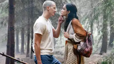 Tom Blyth and Rachel Zegler and in The Hunger Games: The Ballad of Songbirds & Snakes