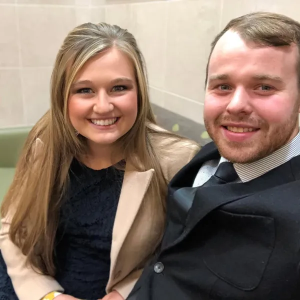 Joseph Duggar Wife Kendra Is Totally on His Family Side After Arrests