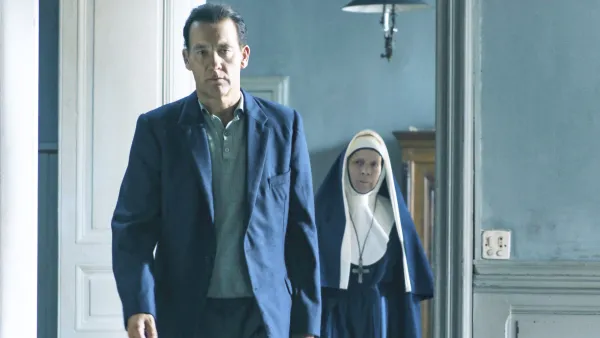 Clive Owen in Monsieur Spade