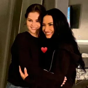 selena gomez spotted at demi lovato concert years after feud 2