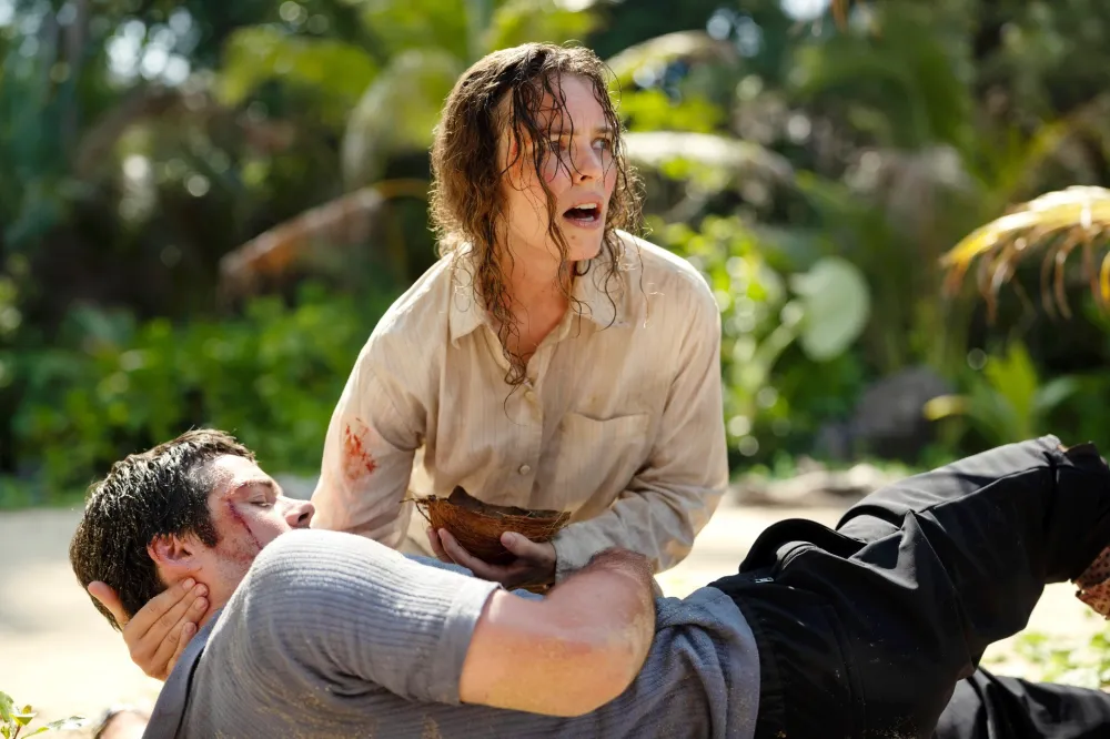 Rachel McAdams and Dylan O'Brien in Send Help