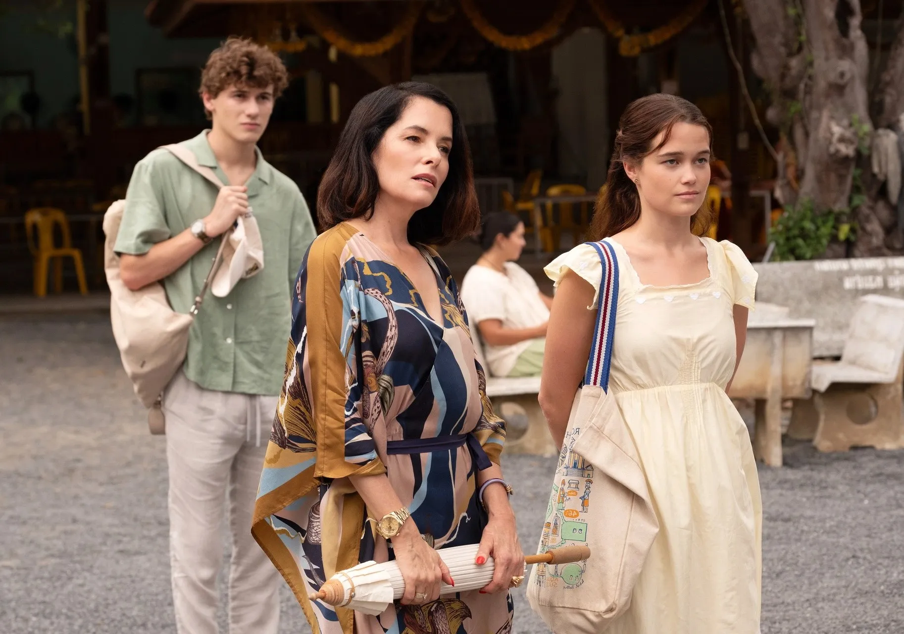 Sam Nivola, Parker Posey and Catherine Hook in The White Lotus season 3