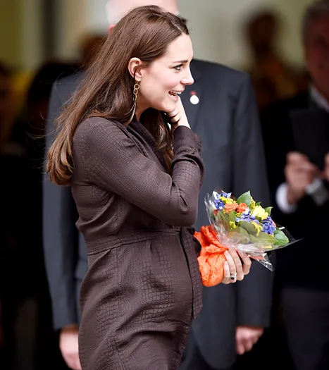 kate middleton bump in brown dress