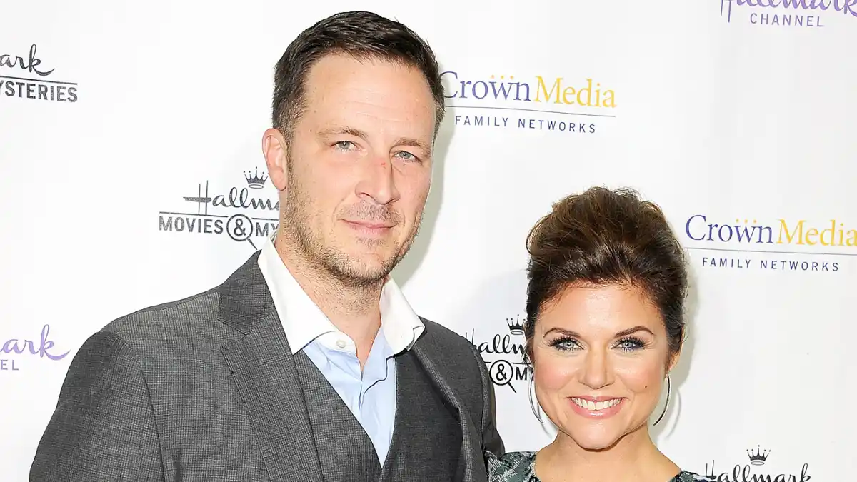 Tiffani Thiessen and Brady Smith