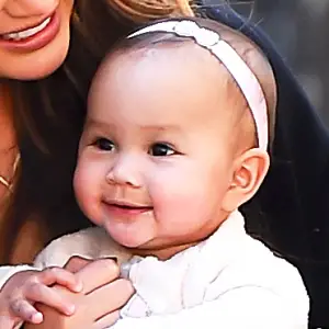 614913474_luna zoom 7c530cc0 ea5e 4b3a a5e5 cd734454540e