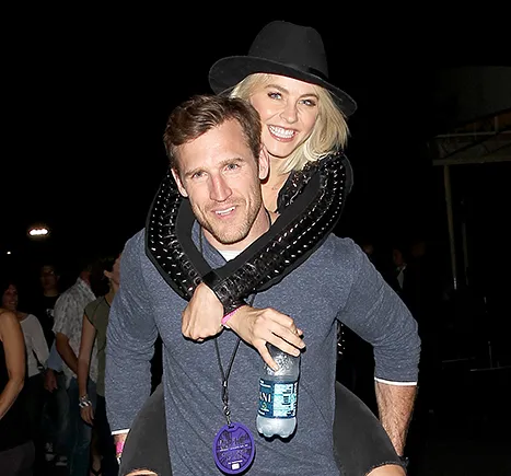 Julianne Hough & Brooks Laich piggy back ride