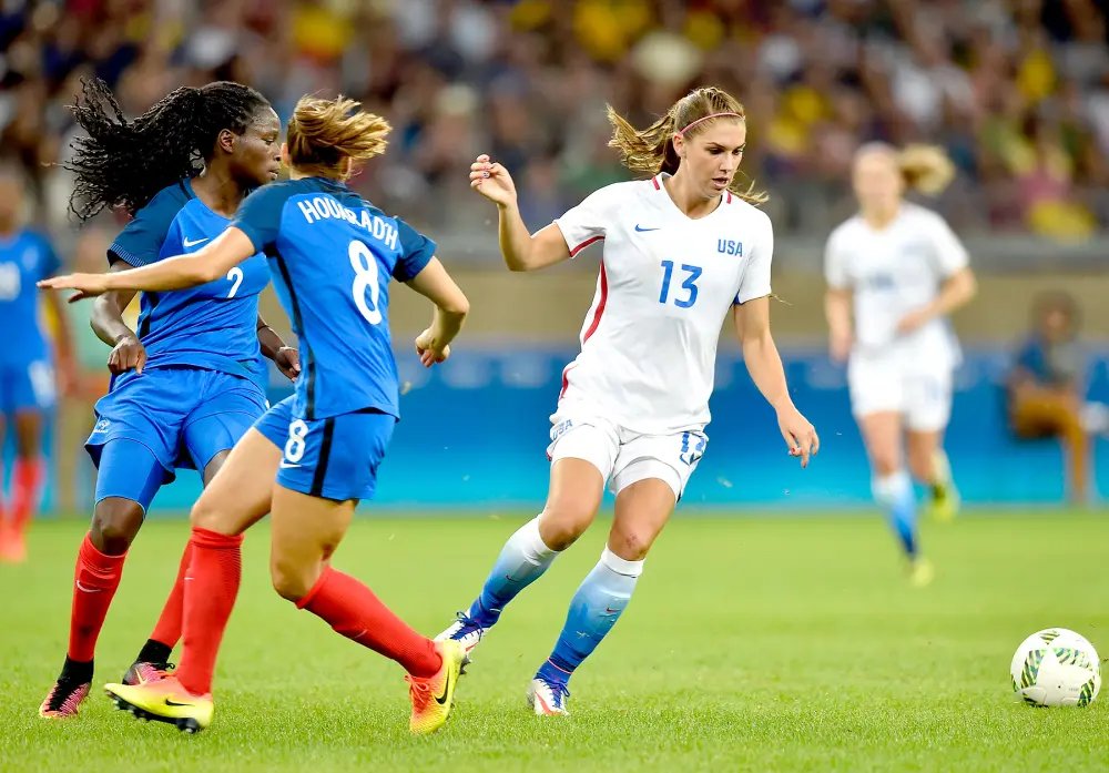 Alex Morgan of United States controls the ball during the Women's Group G first-round match between the United States and France during day 1 of the Rio 2016 Olympic Games at Mineirao Stadium on August 6, 2016, in Belo Horizonte, Brazil.