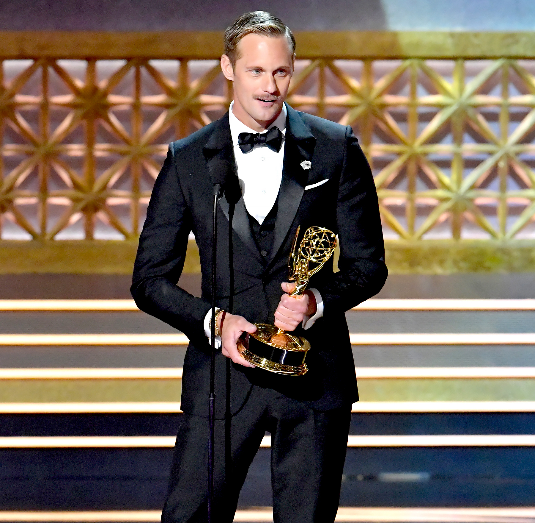 Alexander skarsgard emmys 2017 f0bbb06a b1df 4d70 9e75 7394b0137dbc